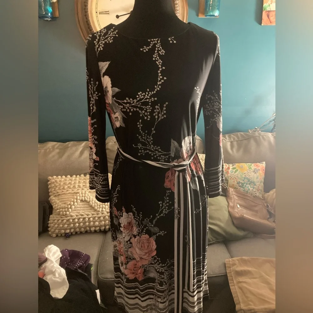 Roz & Ali Dress - Picture 2 of 9